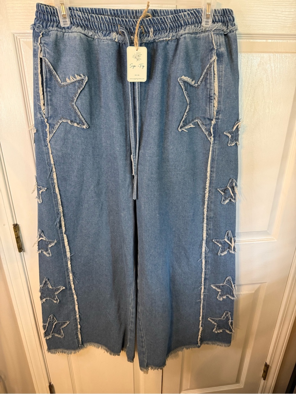 Women's Light Blue Star-Appliqué Wide Leg Jeans - Sage & Fig